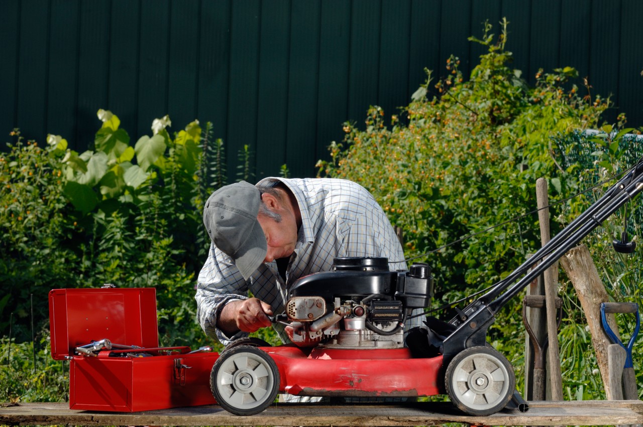 How to Fix a Lawn Mower: 5 Common Issues and Fixes